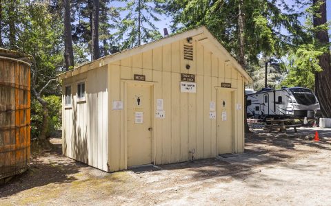 Restrooms & Showers